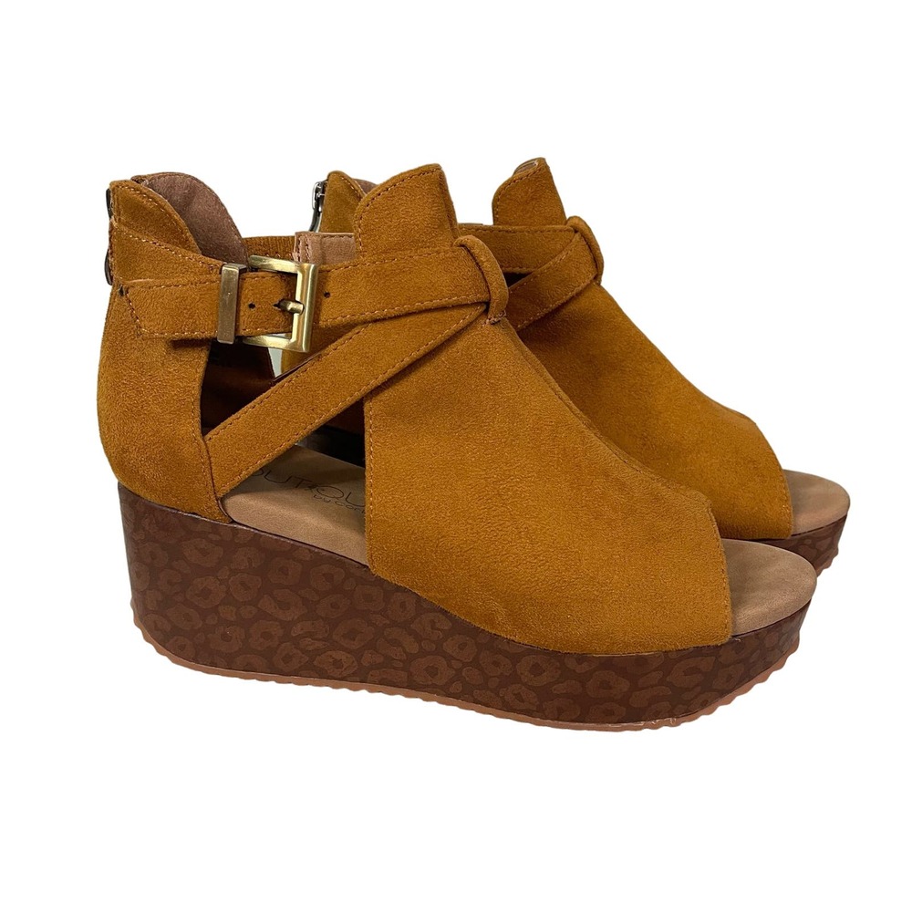 BOUTIQUE BY CORKYS Sandal 9 Leopard Wedge Buckle Suede Leather Open Toe Brown